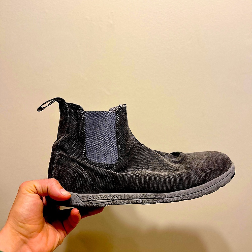 BLUNDSTONE active Chelsea boot, men’s size 10, rubber soles and synthetic uppers